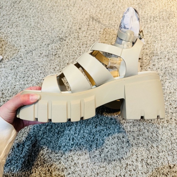 NEW Galaxy Off White Platform Sandals Chunky Lug Soles Size 11 Madden Girl - Picture 7 of 8
